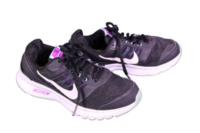 Nike Sneaker Air Relentless 5 Damen Sportschuhe Gr. 37,5 schwarz Mesh BS865