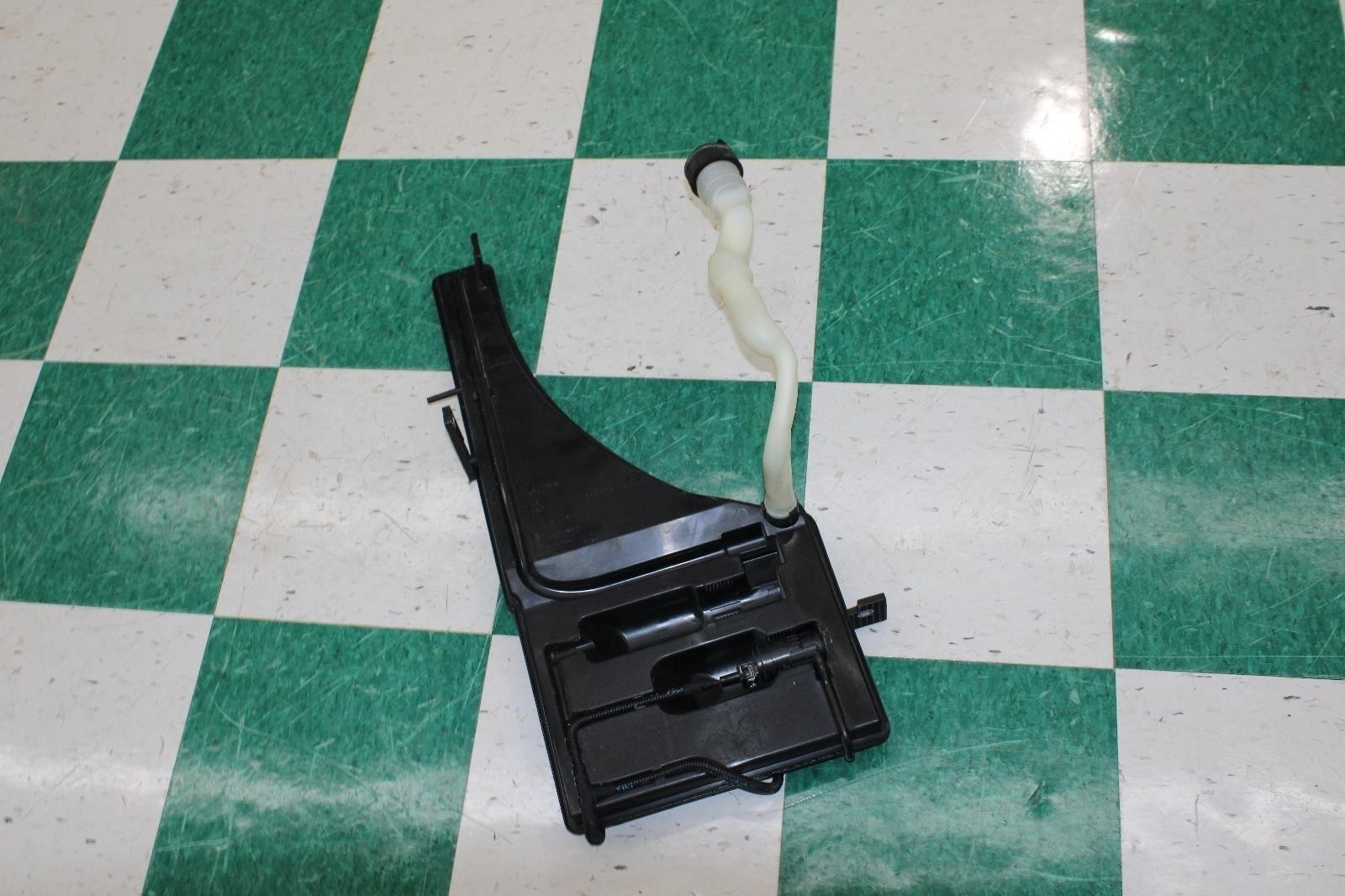 Maserati Ghibli 2014-2024 Front Washer fluid