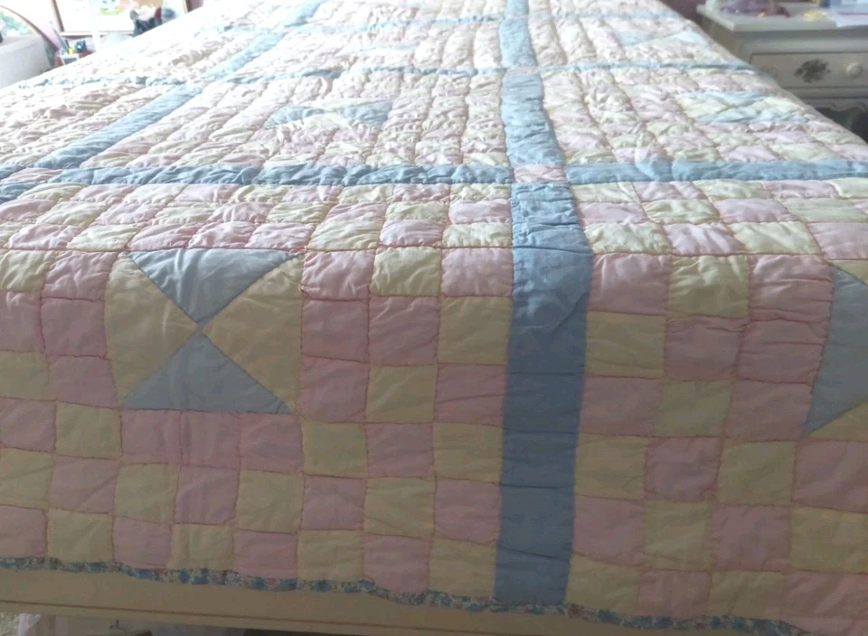 Colcha inchada dupla solteira Mod Block Grid ponto à mão AZUL ROSA 68 X 86 L  - Imagem 3 de 4