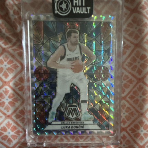 Luka Doncic #9 2023 Panini Mosaic Stained Glass card