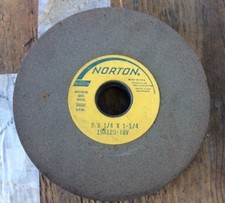 Norton Grinding Wheel 7X1/4X1-1/4 19A120 I8V - new old stock