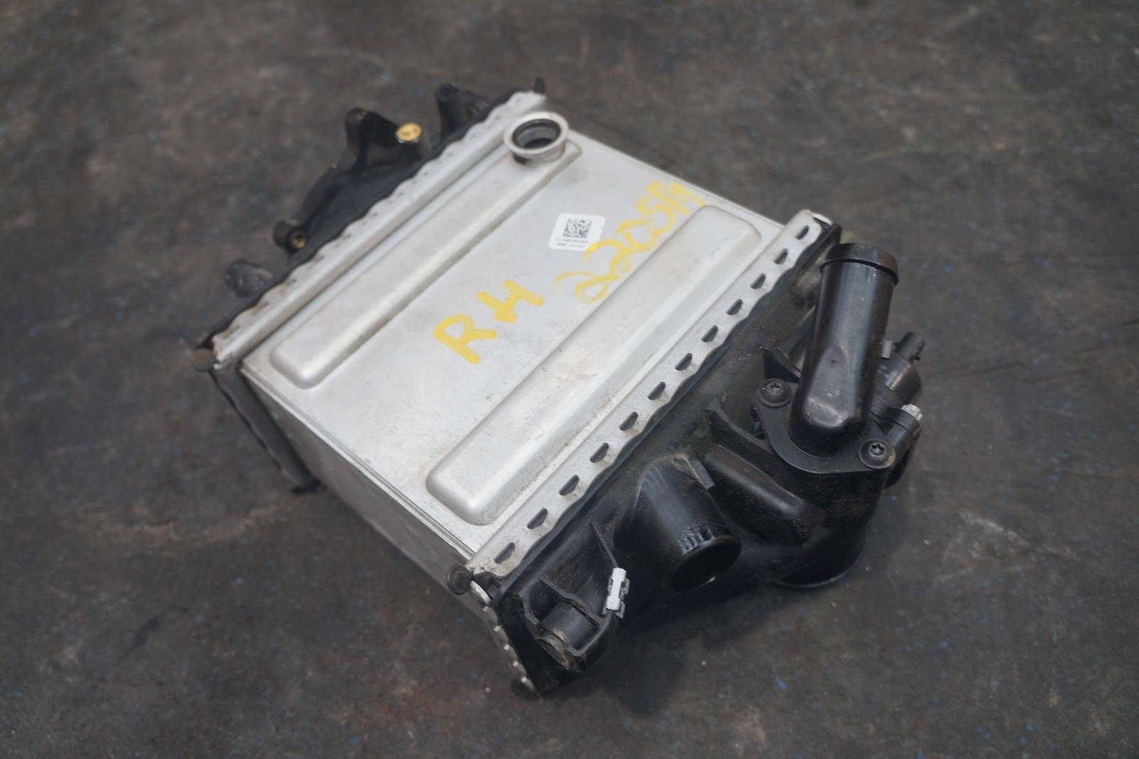 Engine Turbo Intercooler Radiator Right 1770901214 Aston Martin Vantage AM6 2019