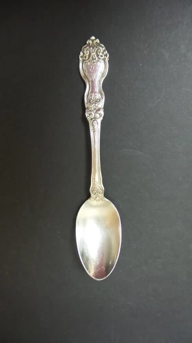 VINTAGE WALLACE "LA REINE" STERLING SILVER TEASPOON, 30 grams, FANCY MONOGRAM