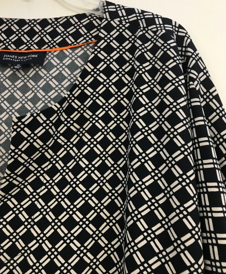 Jones New York Signature Woman 2X Black White Short Sleeve Pullover Geometric - Image 3 of 4