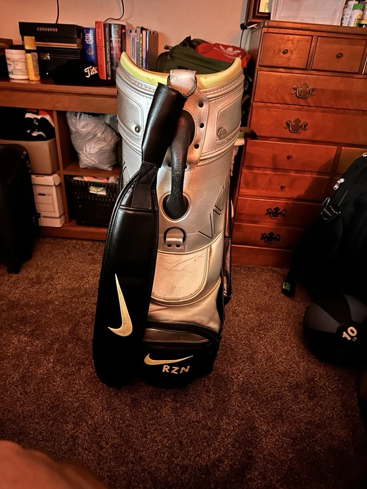 Nike Vapor RZN Staff Golf Bag with Rain Hood - Image 3 of 4