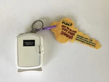 BASIC FUN TOY FAIR 2000 PRESENTATION KEYCHAIN MAGNETIC POETRY Battery rare 