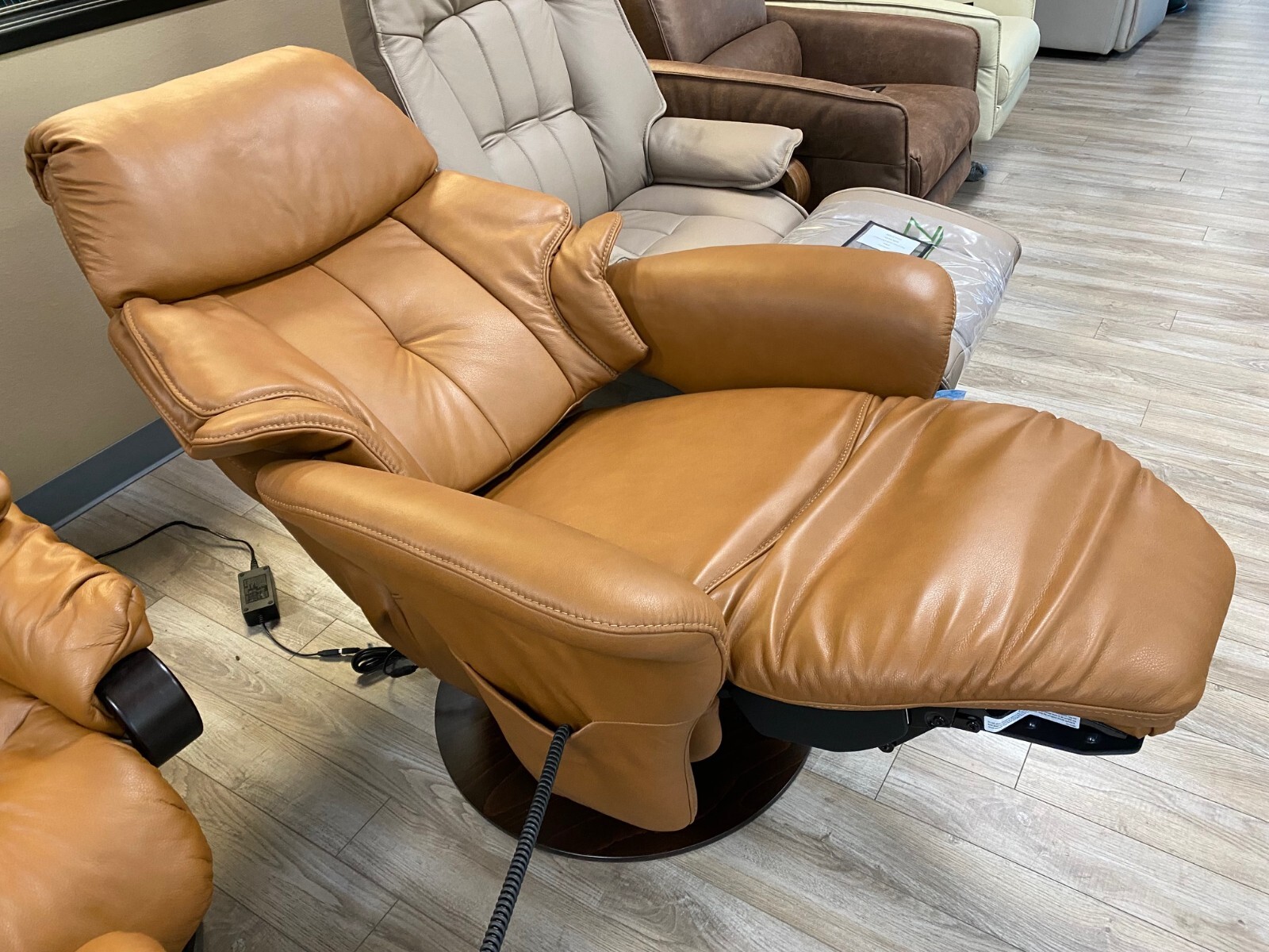 Germany Himolla Chester Swing Triple Motor Power Recliner 853232 Cognac Leather eBay