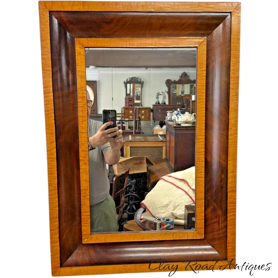 Espejo antiguo estilo Nueva Inglaterra tigre arce y caoba ogee hall 1830 limpio Foto 2 de 4