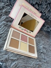 Beauty Creations Floral Bloom Highlight  Contour Kit