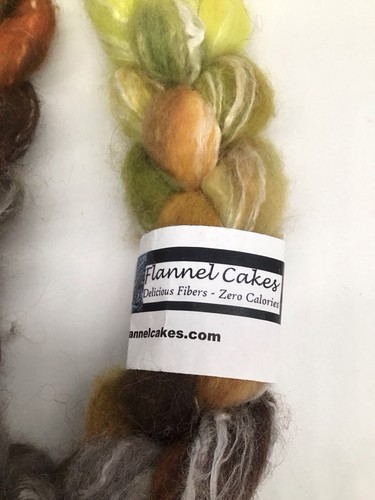 2 Skeins Wool Roving: Flannel Cakes + Mystery Blend - Picture 3 of 7