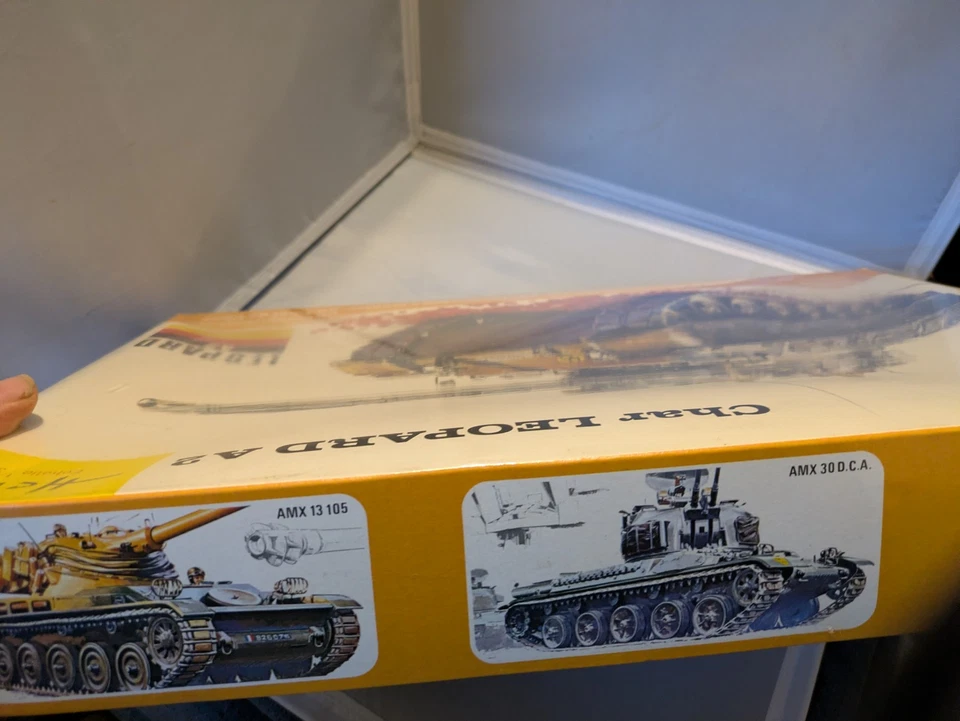 Heller #823 Char Leopard A4 1: 35 比例开箱 - 全新无标签 — 第 4/4 张图片