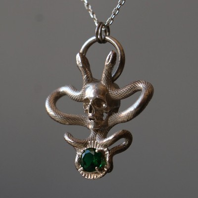 Memento Mori und Schlange Smaragd 925 Silber Halskette
