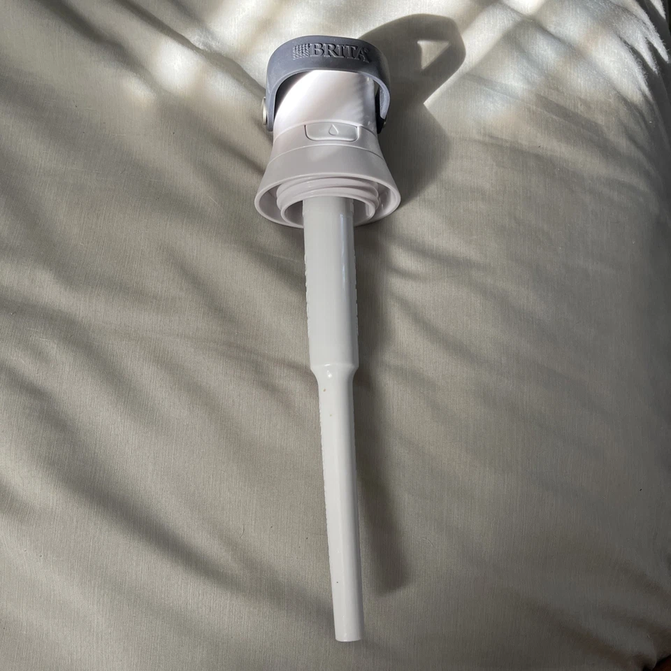 Botella de agua Brita azul de acero inoxidable de 20 oz con filtro Foto 4 de 4
