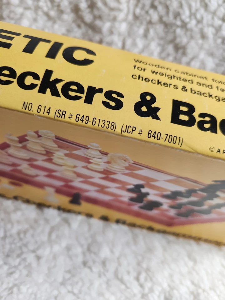 VTG  3 Games in 1 Box Cardinal Magnetic Chess/Checkers & Backgammon Game Set - Image 4 of 4