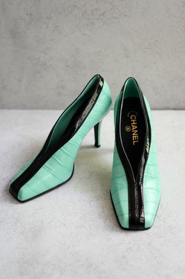 Chanel 26S Pumps Matthieu Blazy's Black/Green Crocodile Embossed
