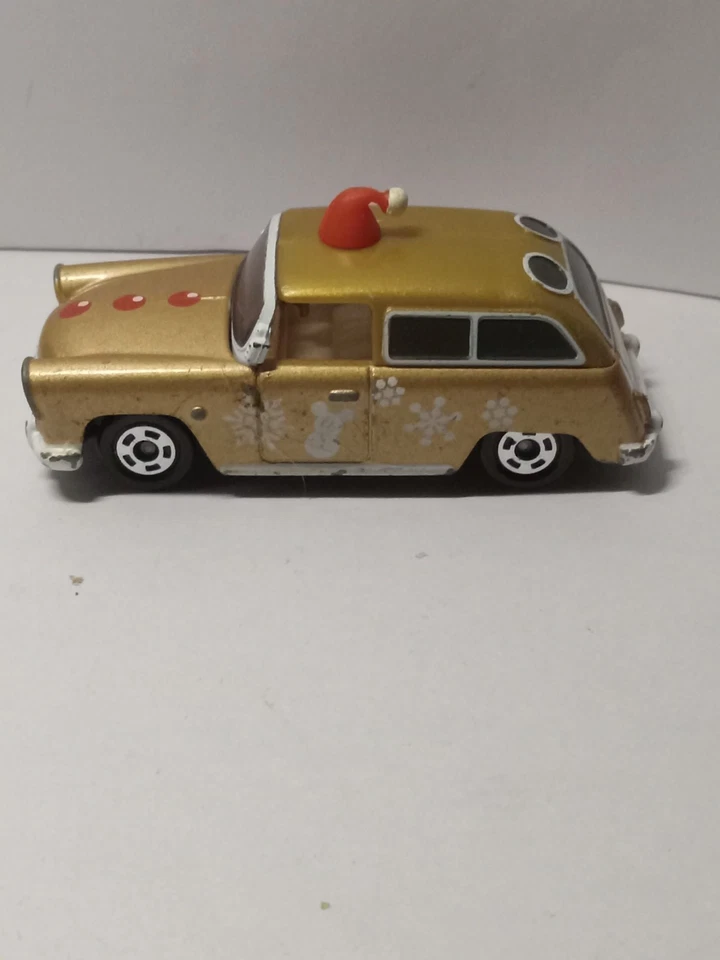 2011 TOMICA TOMY LAGOON WAGON Christmas Disney GOLD POCKET CAR - Image 2 of 4