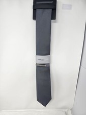 Van Heusen Chrome Gray 100 Polyester Men  s Neck Tie Made In China Msrp 36 New
