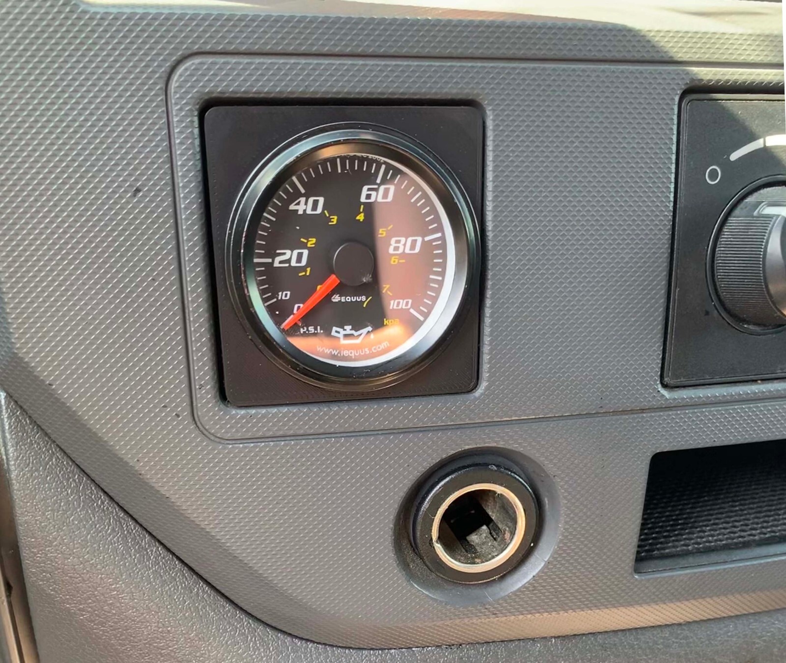 What Fuse Controls The Dashboard Gauges? - In The Garage With - Foto 5