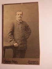 Miesbach - Uomo in piedi con barba / CDV