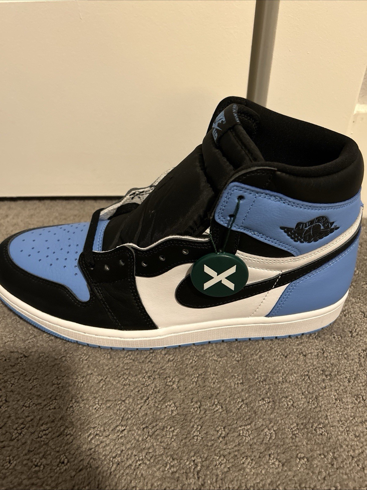 Nike Air Jordan 1 Retro OG High UNC Toe Size 11.5 DZ5485-400 thumbnail 3