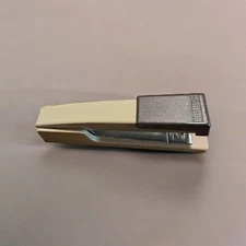 Bostitch B440 Beige & Brown Metal Desktop Stapler Standard Staples (S201