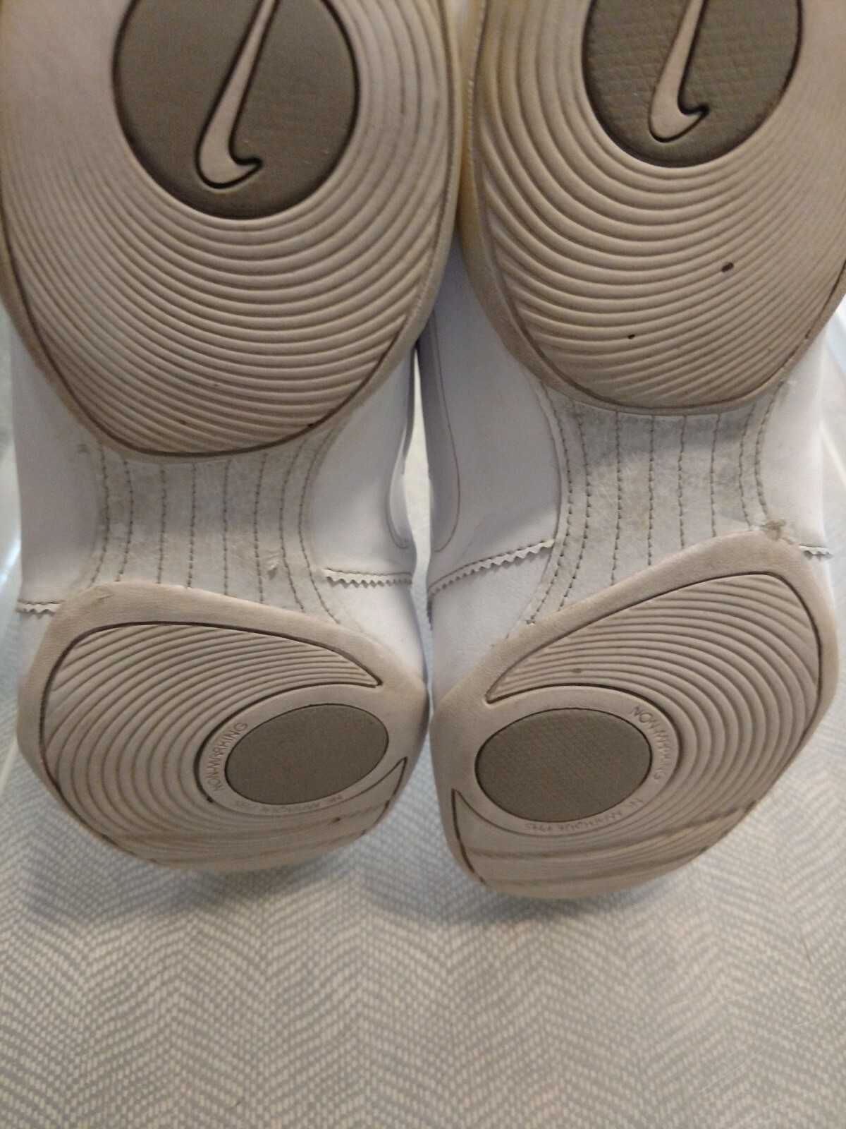 nike women's cheer unite sneakers