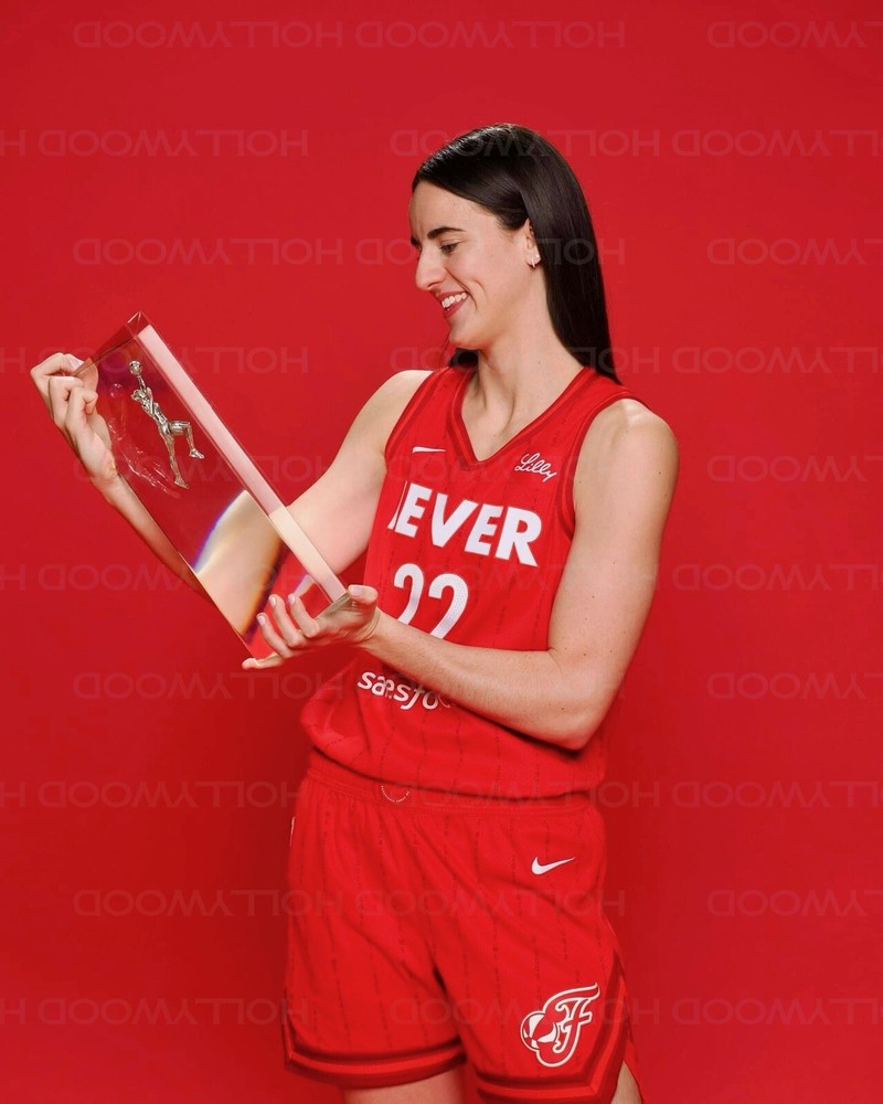 Caitlin Clark 8x10 Photo WM