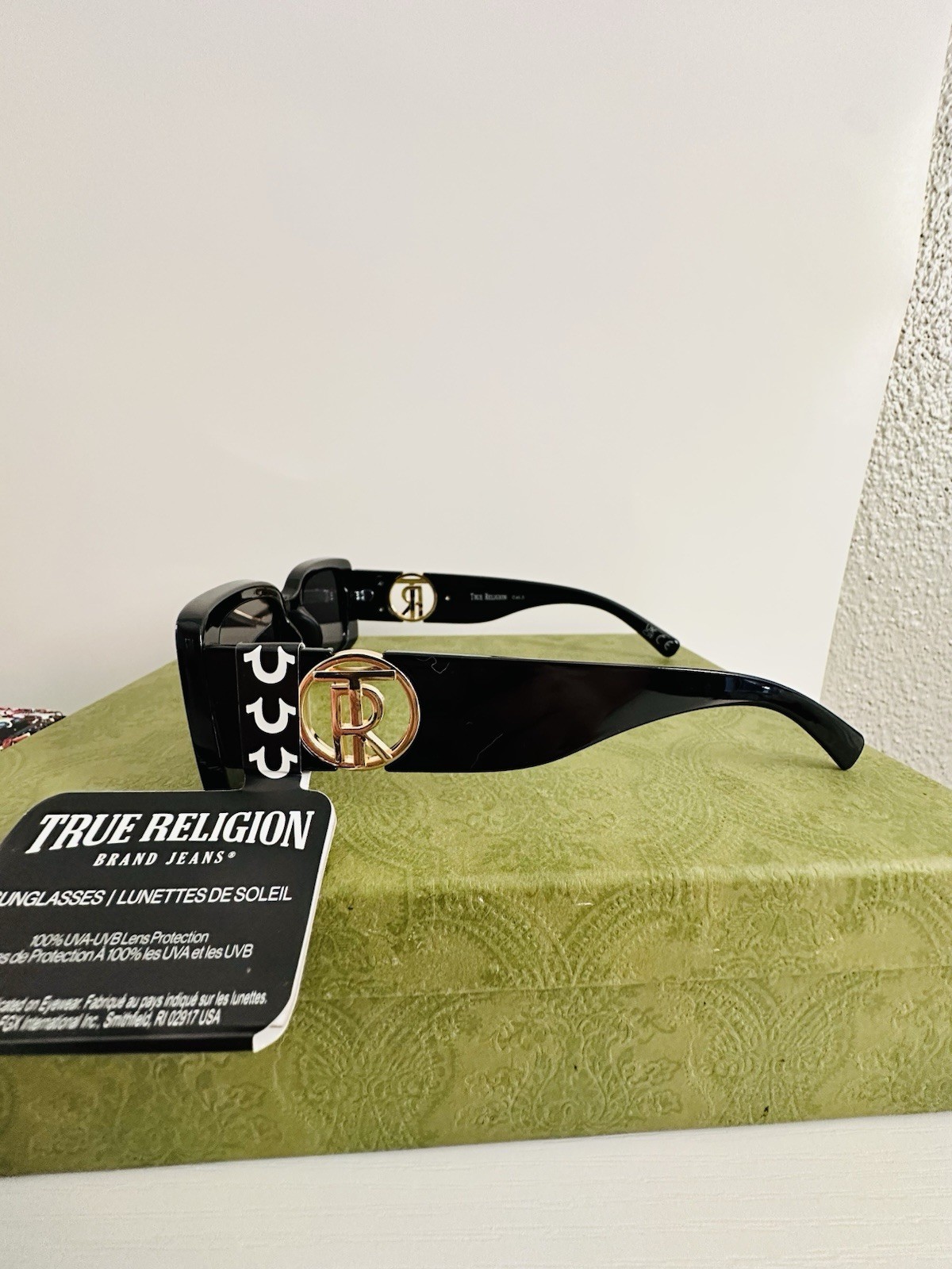 True Religion Sunglasses Black Gold Logo Oversized New With Tags NWT thumbnail 3