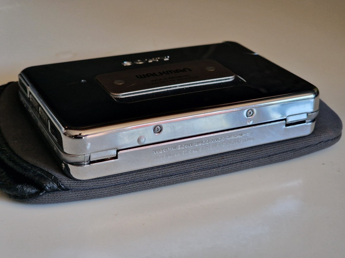 Sony Walkman WM-EX808HG Limited Edition Mirror Chrome Sony Walkman WM-EX808HG Limited Edition Mirror Chrome