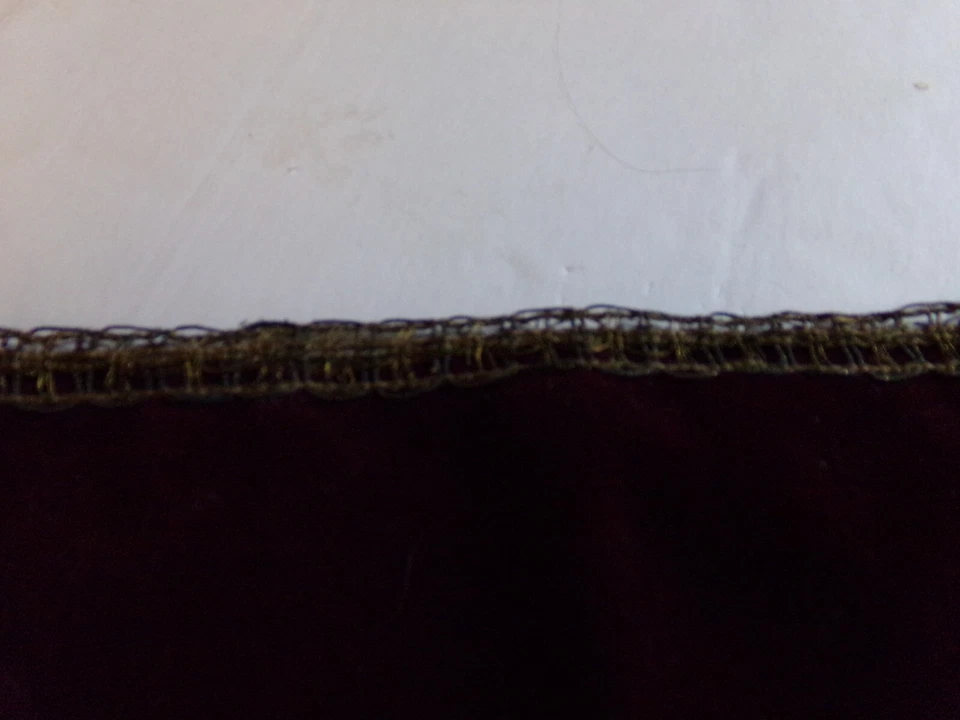 ANTIQUE RED VELVET EMBROYDERED KNIGHT WITH LACE EDGE 33X13 - Изображение 3 из 4