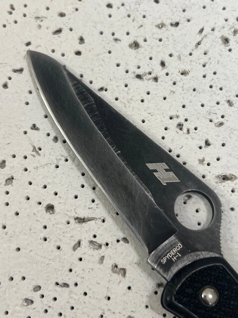 Navaja de bolsillo plegable negra Spyderco Pacific Salt H-1 Mid Lock retirada 8,5” abierta — Foto 4 de 4