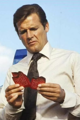 Roger Moore als James Bond 4x6 Foto 