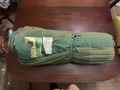 Vintage 1960's-70's H Wenzel Tent & Duck Company Sleeping Bag Green Hunting Dogs