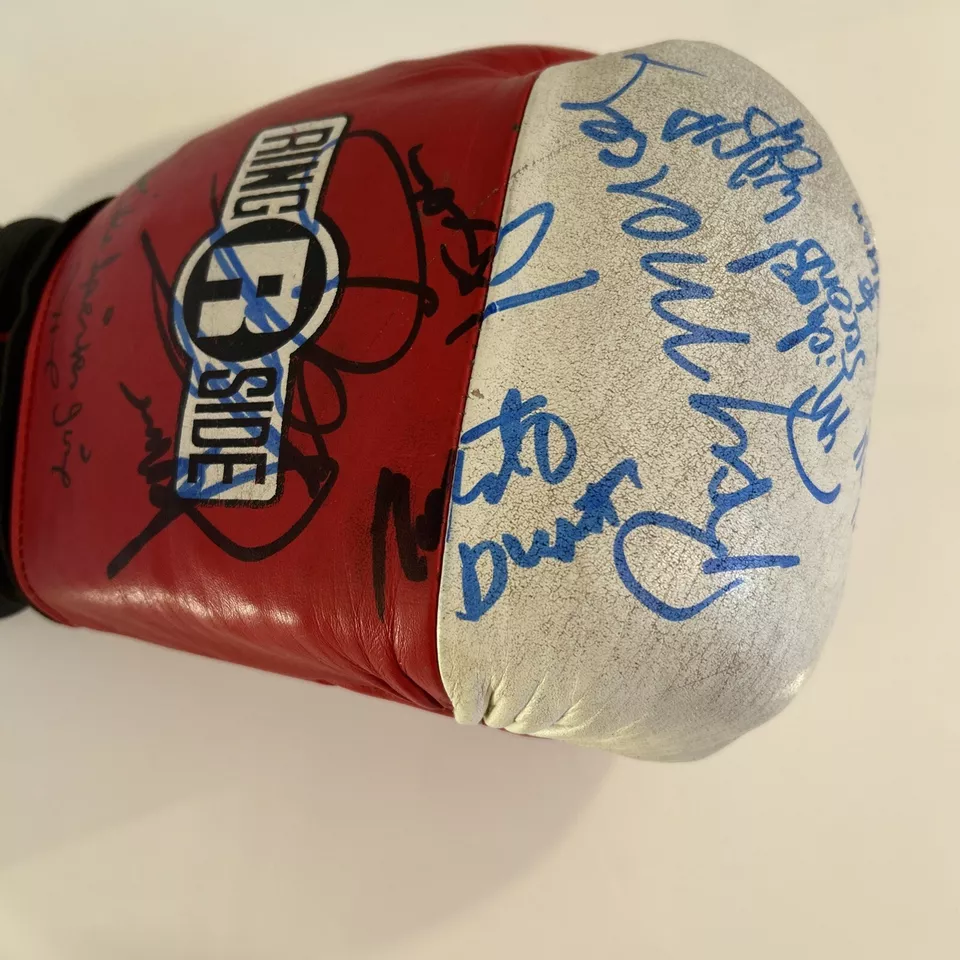 ROBERTO DURAN, RAY MERCER, JAMES TONEY,AND MORE ! SIGNED GLOVE,BAS AUTHENTICATED - Image 2 of 4