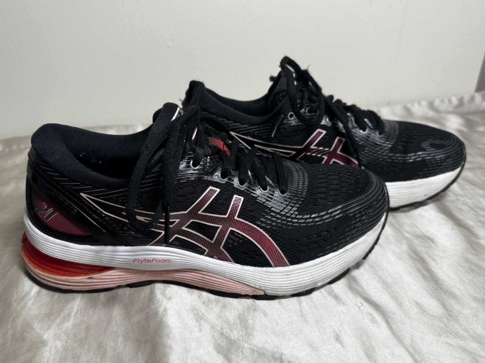 Asics Gel-Nimbus 211012A156 Running Shoes Women's Size 7 Red Sparkle thumbnail 4