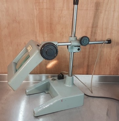 Stereomatic X2 verstellbare beleuchtete Tischlupe