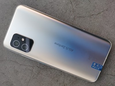 Asus Zenfone 8 Unlocked 5G 128GB / 256GB 64MP 5.9in 120Hz Android