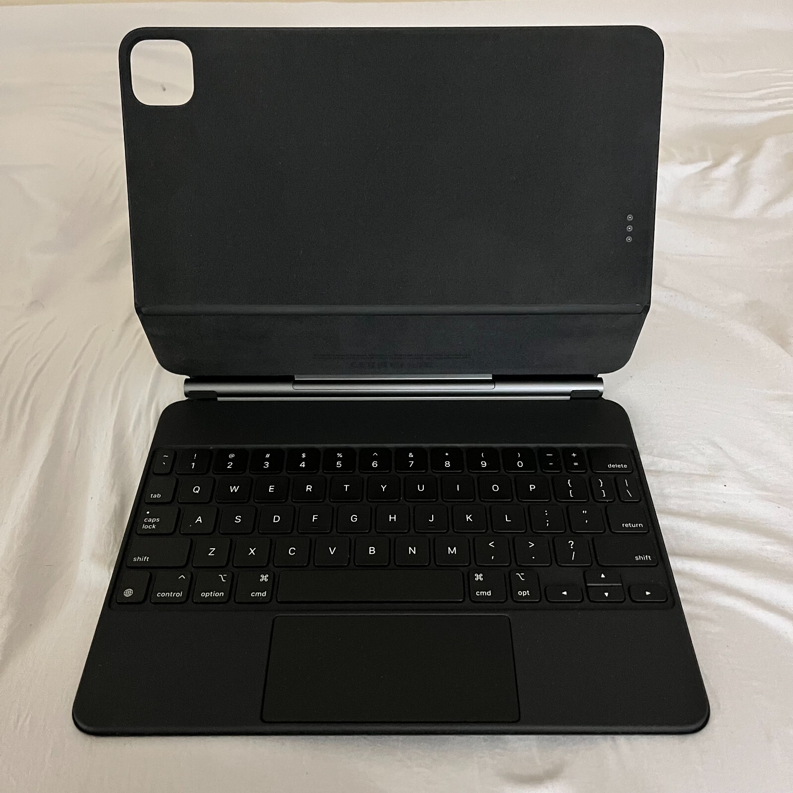iPad Pro 10.5 with Magic Keyboard for Enhanced Productivity-image