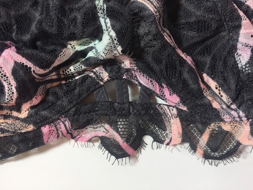 Mini frangia nuova con etichette Victoria's Secret Pinka pizzo ritaglio bralette floreale rosa nero -S - Foto 4 di 9