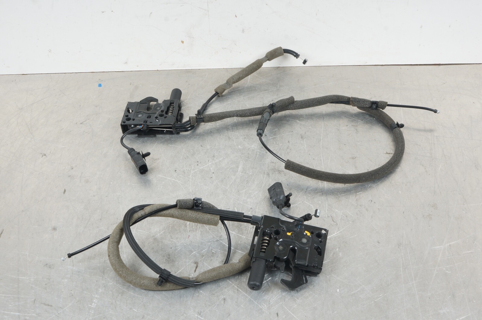2010 - 2020 BENTLEY MULSANNE Hood Lock Latch Release Cable Wiring X 2