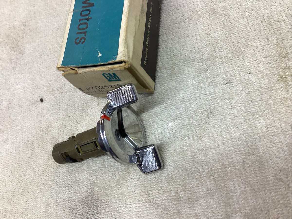 NOS 1969 Chevrolet Corvette ignition lock cylinder uncoded 7025216