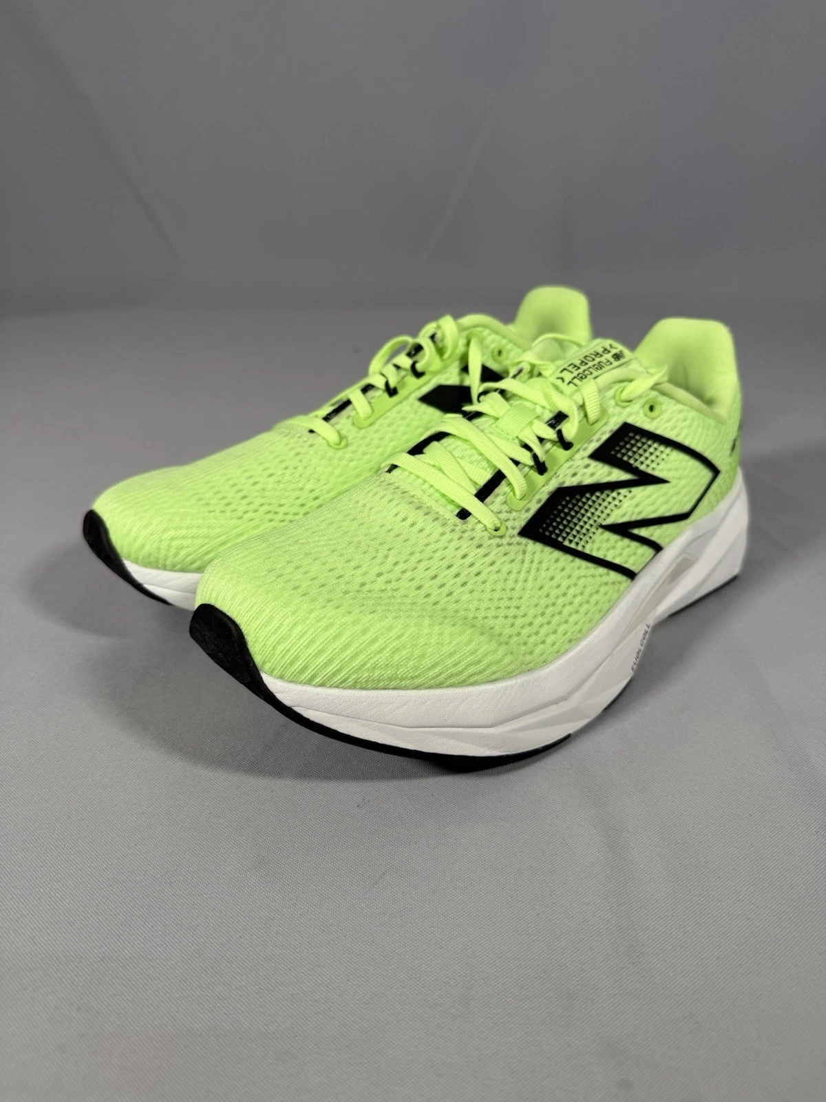 New Balance Fuel Cell Propel V5 Shoes Green Men's size 10 Wide MFCPRCJ5 B8
Opens in a new window or