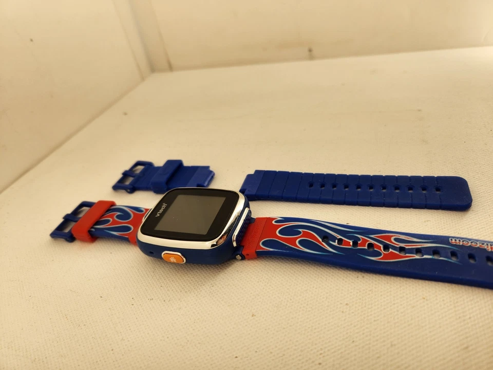 VTECH 1716 Kidizoom Smart Watch With Camera. Fire Red Blue Wristband + Extra - Image 2 of 4