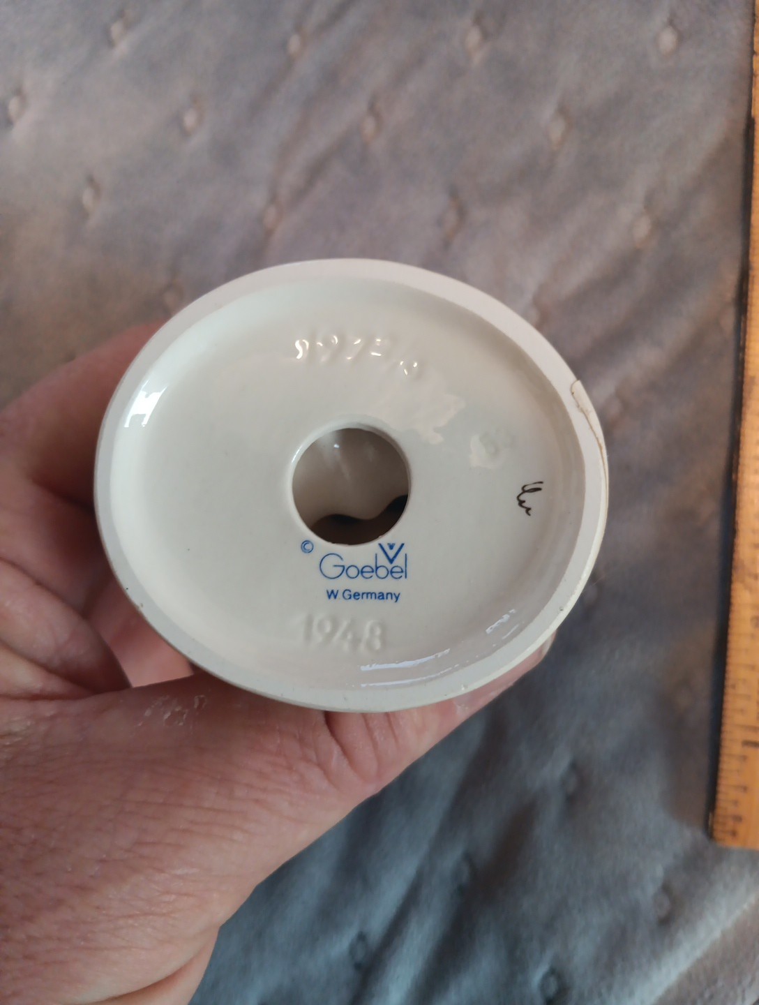 HUMMEL GOEBEL Porcelain Figurine #197/1 "Be Patient" 5.5"  TMK-5