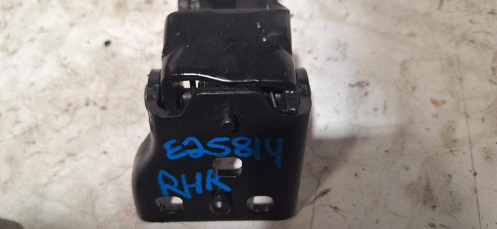 Hyundai ILoad Right Rear Middle Door Roller TQ 11/2007-03/2021 - thumbnail 4