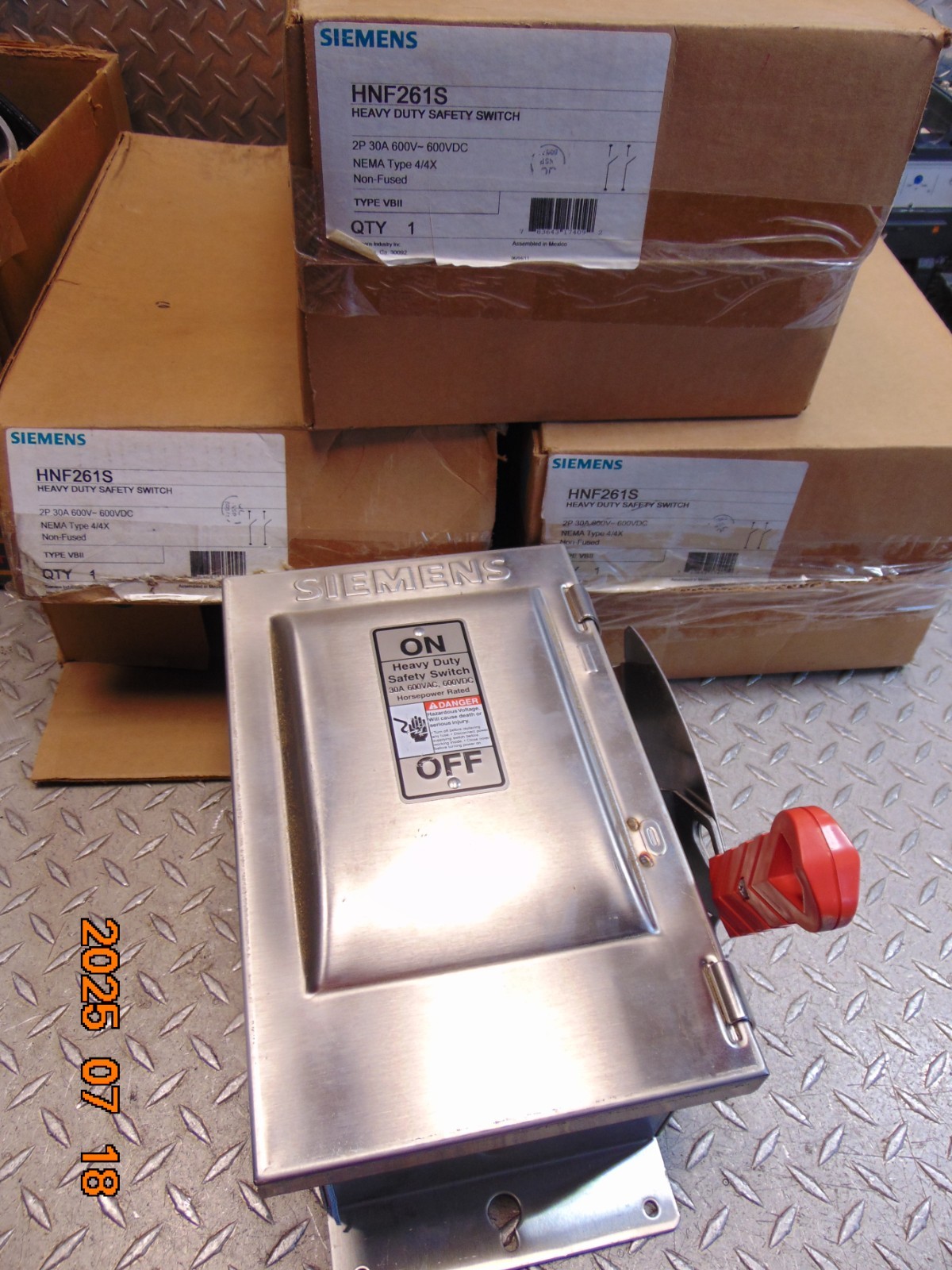 (1) NEW Siemens HNF261S 600VAC 30A Stainless Steel Safety Switch