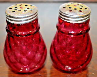 2 VICTORIAN CRANBERRY DIAMOND OPTIC W/ RING NECK SALT SHAKERS