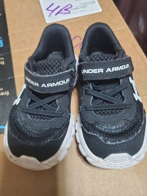 Baby Boy Low Top Under Armour Black White Sneakers Size 5K EUC 