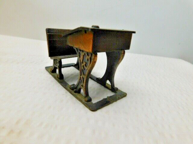 Vintage Durham Industries 1976 Diecast Dollhouse Furniture School Desk No.25