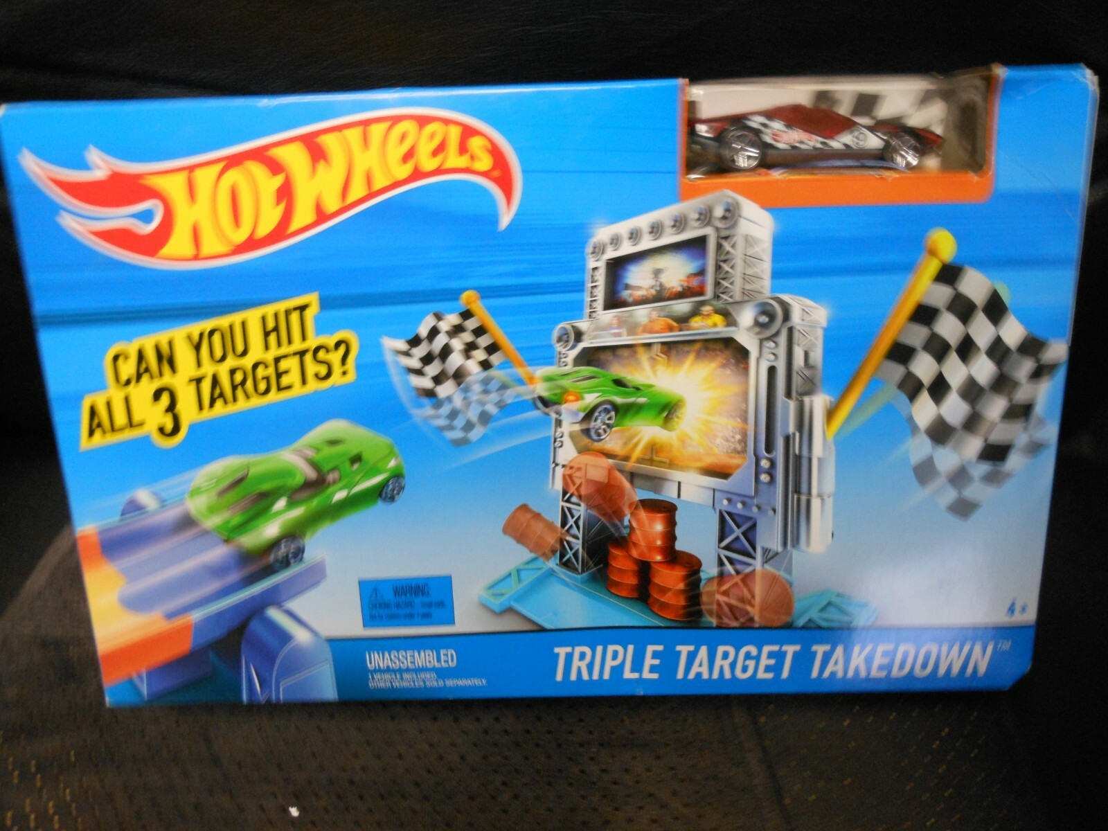 Mattel "Hot Wheels - Triple Target Takedown NEW Includes 1 Car & 1 Track 